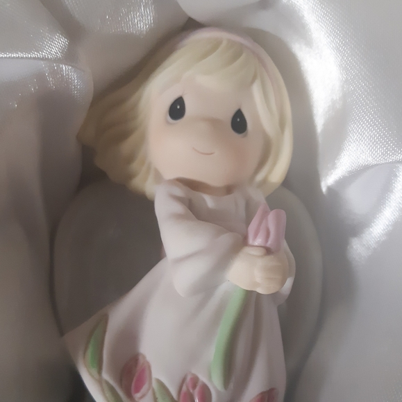 Precious Moments Figurine  "Kindness is My Everyday Joy"  - Picture 6 of 6